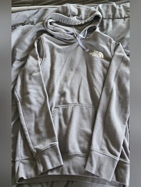 The North Face Men's Gray Pullover Hoodie Sweatshirt